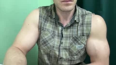 Snapshot of mrbiceps_23 chatting on December 9, 6:45 am Mrbiceps23 online show from December 9, 6:45 am