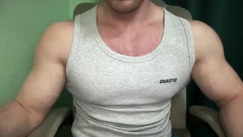 Snapshot of mrbiceps_23 chatting on February 1, 10:23 pm Mrbiceps23 online show from February 1, 10:23 pm