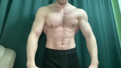 Snapshot of mrbiceps_23 chatting on January 25, 6:23 am Mrbiceps23 online show from January 25, 6:23 am