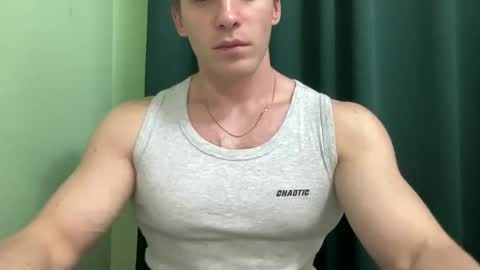 Snapshot of mrbiceps_23 chatting on December 7, 5:42 pm Mrbiceps23 online show from December 7, 5:42 pm