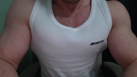 Snapshot of mrbiceps_23 chatting on February 14, 7:33 pm Mrbiceps23 online show from February 14, 7:33 pm