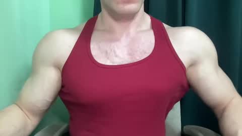 Snapshot of mrbiceps_23 chatting on December 20, 8:28 am Mrbiceps23 online show from December 20, 8:28 am