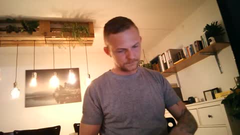 Snapshot of mrchrcor chatting on March 10, 9:51 pm mrchrcor online show from March 10, 9:51 pm
