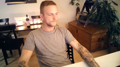 Snapshot of mrchrcor chatting on February 22, 7:21 pm mrchrcor online show from February 22, 7:21 pm
