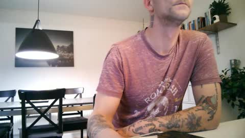Snapshot of mrchrcor chatting on March 1, 6:26 am mrchrcor online show from March 1, 6:26 am