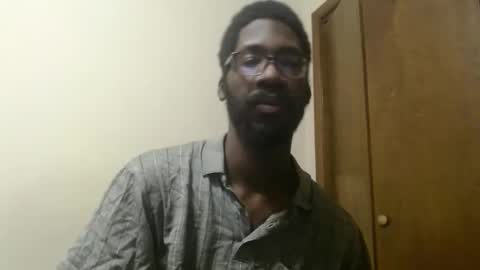 Snapshot of mrlonely1995 chatting on December 30, 11:17 pm or Terrance Sometimes Lil Tease online show from December 30, 11:17 pm
