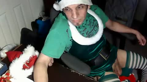 Snapshot of mrmarcxxcam chatting on December 29, 5:21 am MrMarc online show from December 29, 5:21 am
