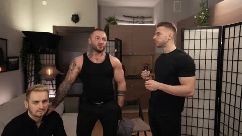 Snapshot of muscularfriend chatting on March 9, 2:54 pm Ivan online show from March 9, 2:54 pm