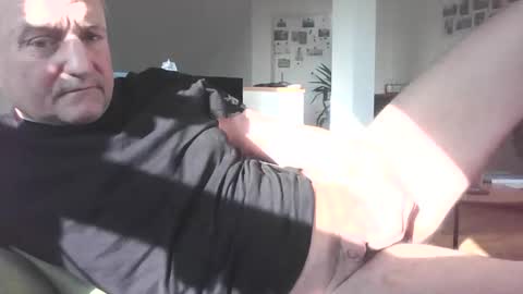 Snapshot of muskauer chatting on March 10, 7:33 am nobuddy online show from March 10, 7:33 am