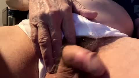 Snapshot of mutualjerk chatting on February 17, 3:20 pm bighead mature oldcock love hairy pussy C2C married..hairy women more than welcome. Tips not required but appreciated online show from February 17, 3:20 pm