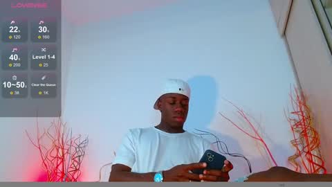 Snapshot of mylowallacee chatting on December 4, 4:49 pm Mylo Wallace online show from December 4, 4:49 pm
