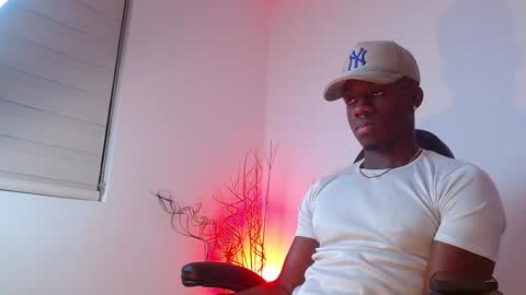 Snapshot of mylowallacee chatting on February 4, 3:44 am Mylo Wallace online show from February 4, 3:44 am