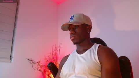 Snapshot of mylowallacee chatting on February 8, 1:22 am Mylo Wallace online show from February 8, 1:22 am