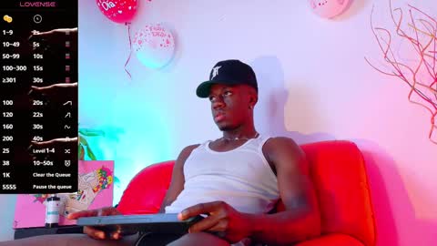 Snapshot of mylowallacee chatting on February 25, 4:21 pm Mylo Wallace online show from February 25, 4:21 pm