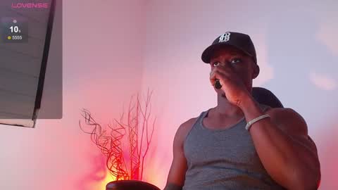 Snapshot of mylowallacee chatting on January 20, 3:15 am Mylo Wallace online show from January 20, 3:15 am