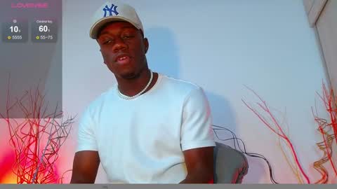 Snapshot of mylowallacee chatting on December 18, 6:35 pm Mylo Wallace online show from December 18, 6:35 pm