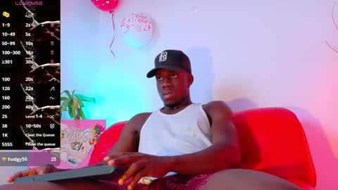 Snapshot of mylowallacee chatting on February 27, 4:21 pm Mylo Wallace online show from February 27, 4:21 pm