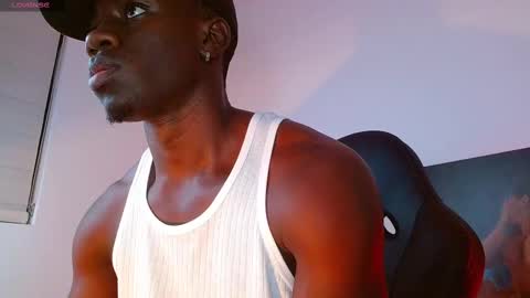Snapshot of mylowallacee chatting on February 11, 10:39 pm Mylo Wallace online show from February 11, 10:39 pm