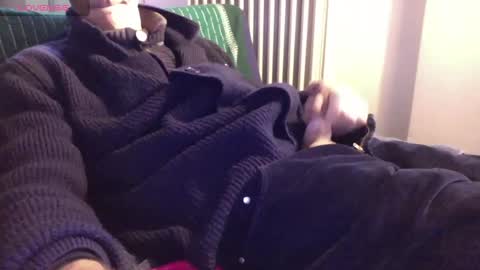 Snapshot of mynakedbeach chatting on January 5, 11:15 am Bi sexy guy lovense hush is on private is open or password show tip if you like. online show from January 5, 11:15 am