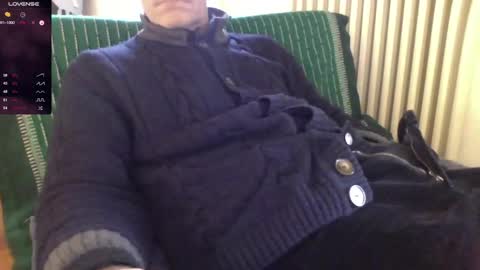Snapshot of mynakedbeach chatting on December 25, 8:40 am Bi sexy guy lovense hush is on private is open or password show tip if you like. online show from December 25, 8:40 am