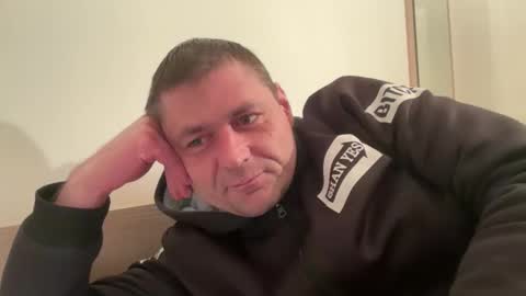 nakryt18 online show from April 16, 10:34 pm