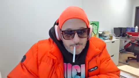 Snapshot of nassobout chatting on December 23, 6:27 pm nassobout online show from December 23, 6:27 pm