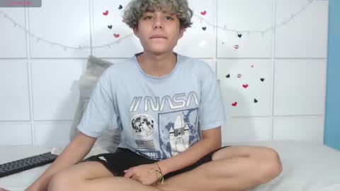 nathanbell1 online show from September 26, 12:41 am