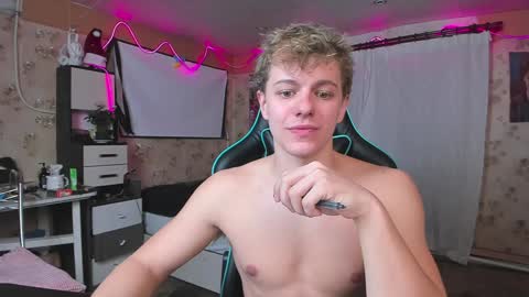 Snapshot of naughty_nik43 chatting on December 21, 3:53 pm Nik online show from December 21, 3:53 pm