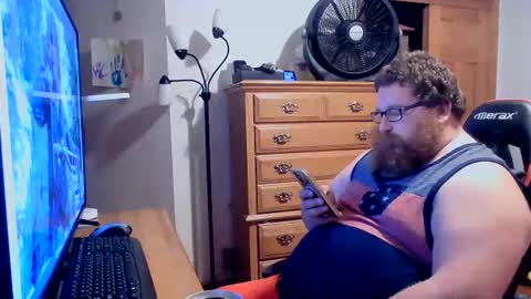 Snapshot of nerdychub4fun chatting on December 17, 1:07 am nerdychub4fun online show from December 17, 1:07 am