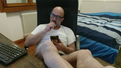 simi online show from April 10, 6:26 pm