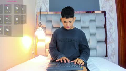 Snapshot of niall_falcon chatting on January 7, 12:48 pm Niall online show from January 7, 12:48 pm