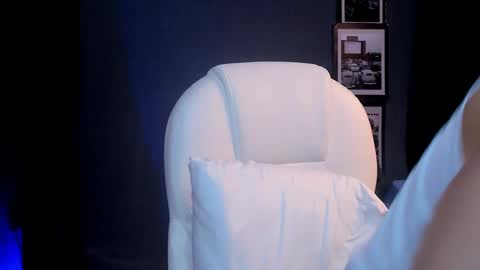 Snapshot of nick_fenix chatting on October 1, 6:28 am nick fenix online show from October 1, 6:28 am