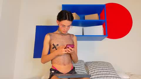 NICKI FOX  online show from September 25, 7:46 pm