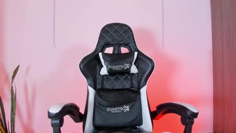 Nicky  online show from October 14, 1:18 pm