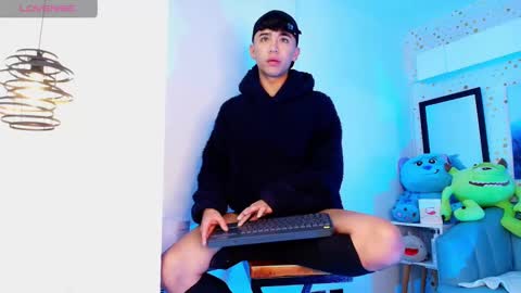 Snapshot of nico_cruz chatting on March 2, 4:07 am nico online show from March 2, 4:07 am