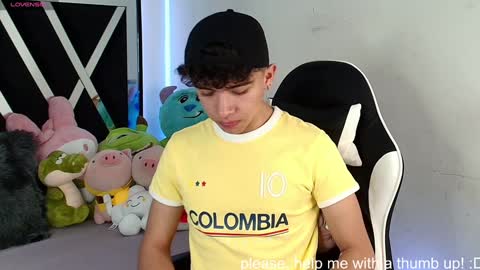 Snapshot of nico_cruz chatting on January 10, 4:22 am nico online show from January 10, 4:22 am