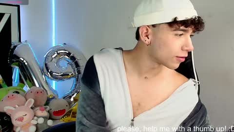 Snapshot of nico_cruz chatting on December 15, 4:18 am nico online show from December 15, 4:18 am