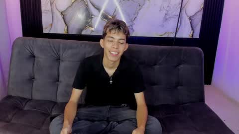 nico_naughtyboy online show from June 4, 12:38 am