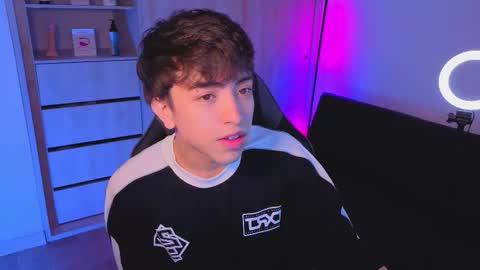 Nicolas online show from October 17, 8:02 pm