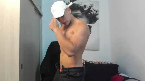 Snapshot of nicolasmuscle chatting on December 8, 3:53 am Andres online show from December 8, 3:53 am