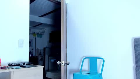 nicolastorres__ online show from October 31, 9:12 am