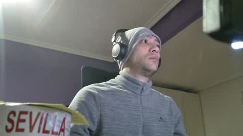 Snapshot of nielzzz69 chatting on December 15, 11:12 am Julian online show from December 15, 11:12 am