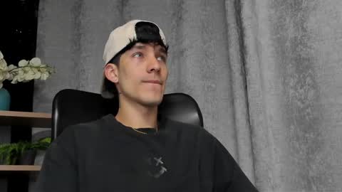 Snapshot of noah_brigth chatting on February 27, 12:41 am Noah Brigth online show from February 27, 12:41 am