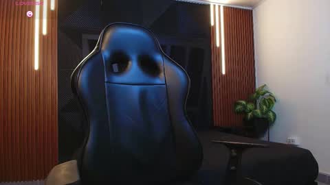 Noah online show from February 10, 11:53 pm