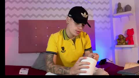 Snapshot of noah_coleman__ chatting on January 4, 12:16 am NOAH online show from January 4, 12:16 am