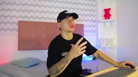 Snapshot of noah_coleman__ chatting on January 7, 2:54 am NOAH online show from January 7, 2:54 am