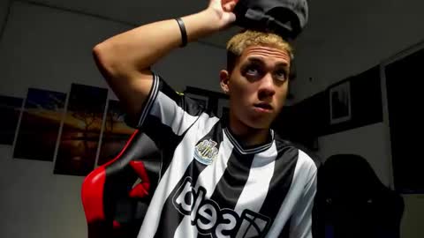 noah_flynn1 online show from October 28, 6:16 am