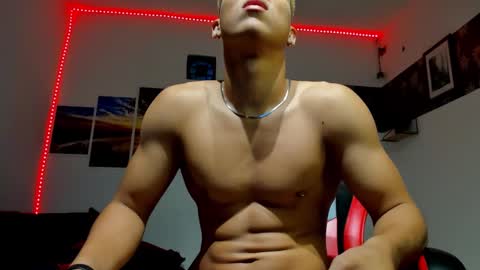noah_flynn1 online show from October 4, 6:29 am