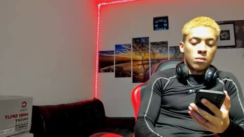 noah_flynn1 online show from October 9, 8:08 am