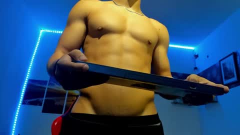 noah_flynn1 online show from October 17, 8:40 am